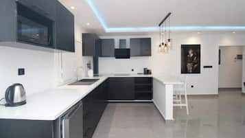Apartment, Balcony, City View | Private kitchen