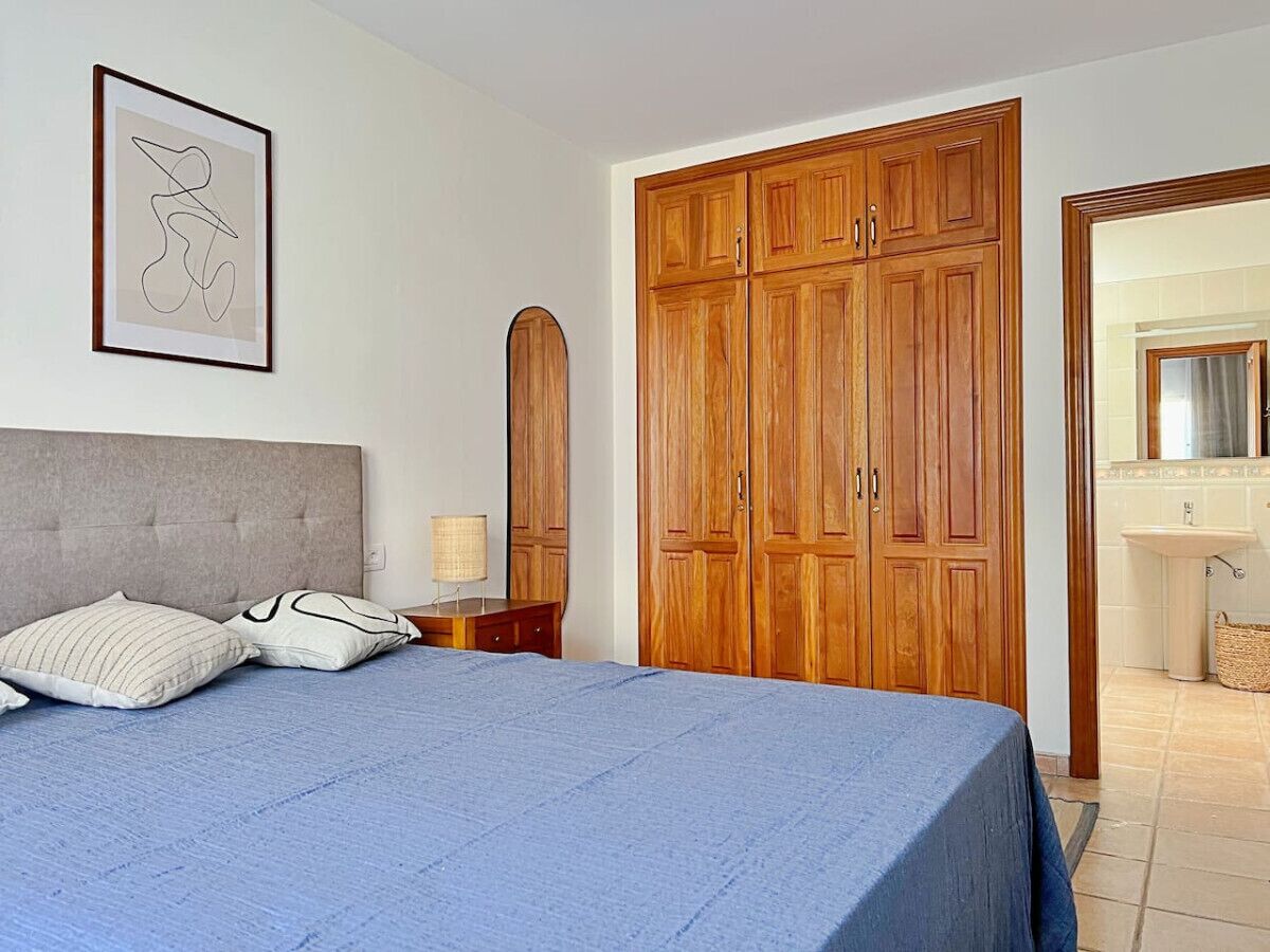 Iron/ironing board, travel crib, WiFi