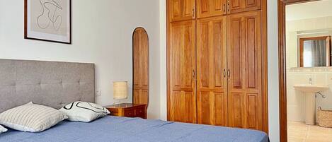 Iron/ironing board, travel crib, WiFi