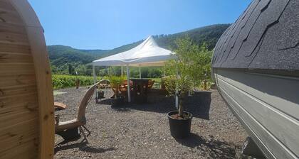 Cabin 'Campingschlaffass Leonie' with Shared Garden and Wi-Fi