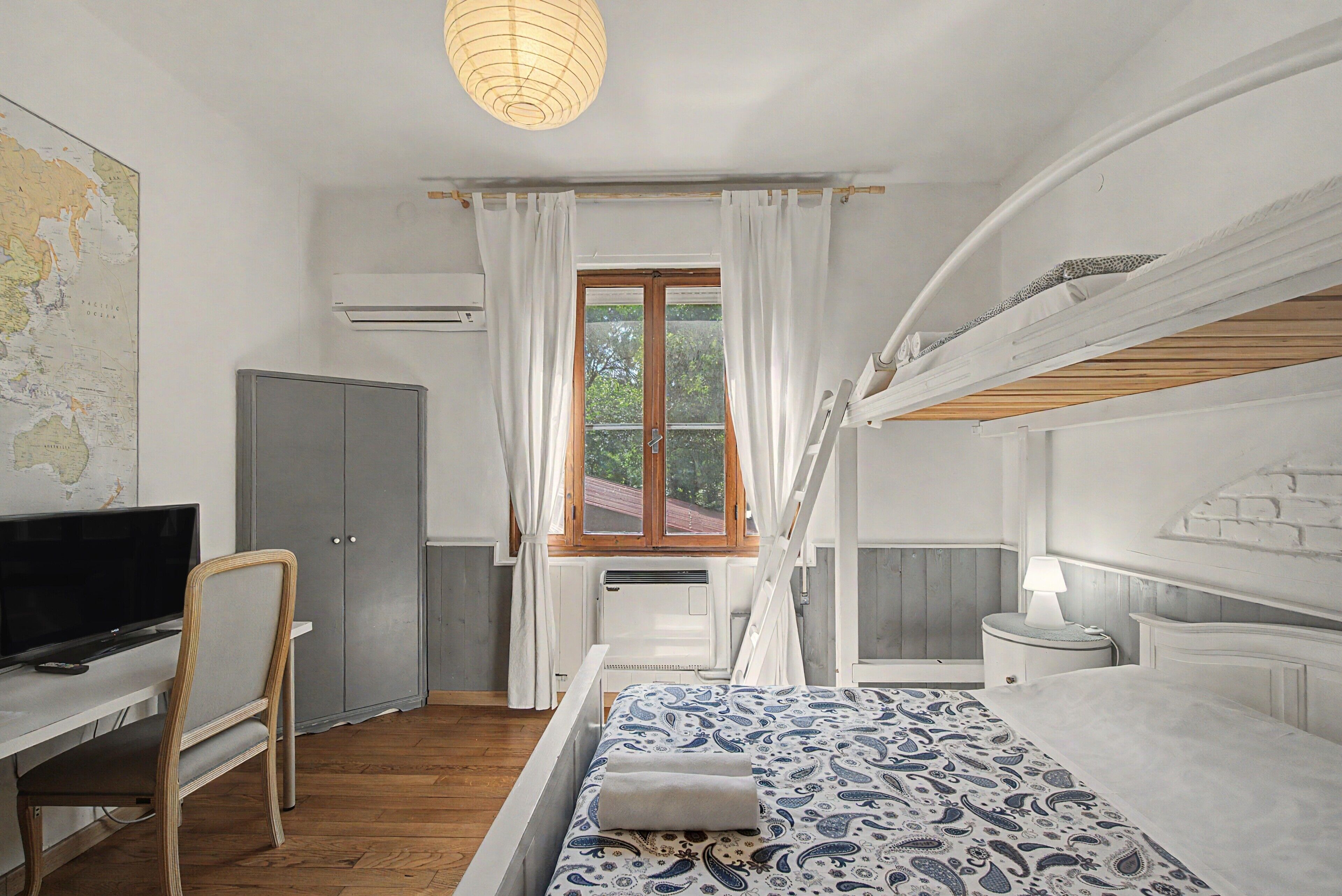 WiFi, bed sheets