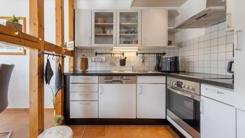 Coffee/tea maker, fridge, microwave, oven
