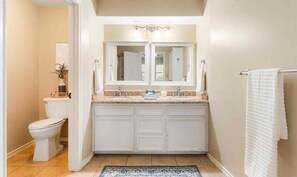 Bathroom - Beachfront Escape in Galveston (Galveston)