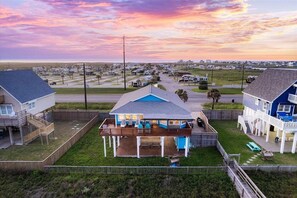 Exterior - Beachfront Escape in Galveston (Galveston)