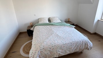 2 bedrooms, WiFi, bed sheets
