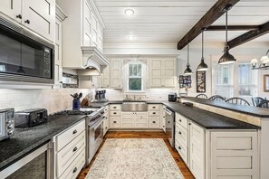 Private kitchen - Wally's World|Private Pool|Elevator|Golf Cart (Inlet Beach)