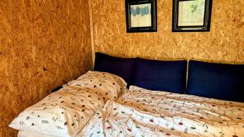 WiFi, bed sheets