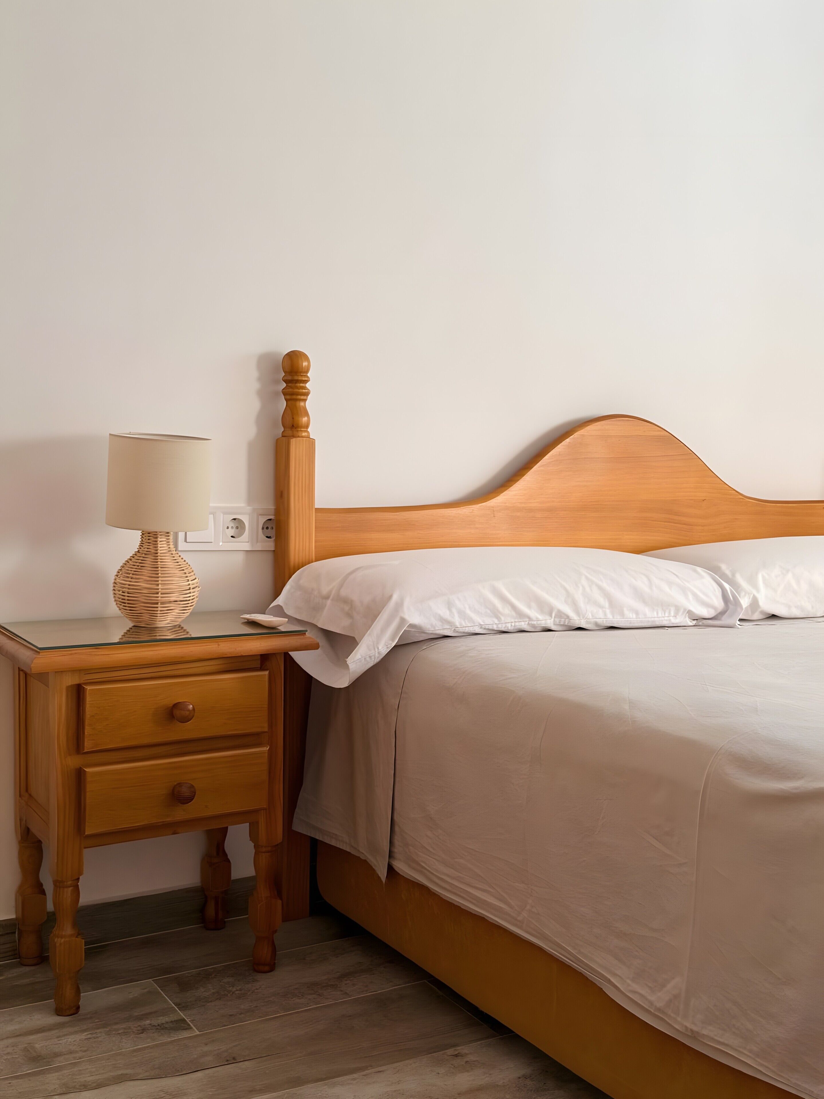 WiFi, bed sheets
