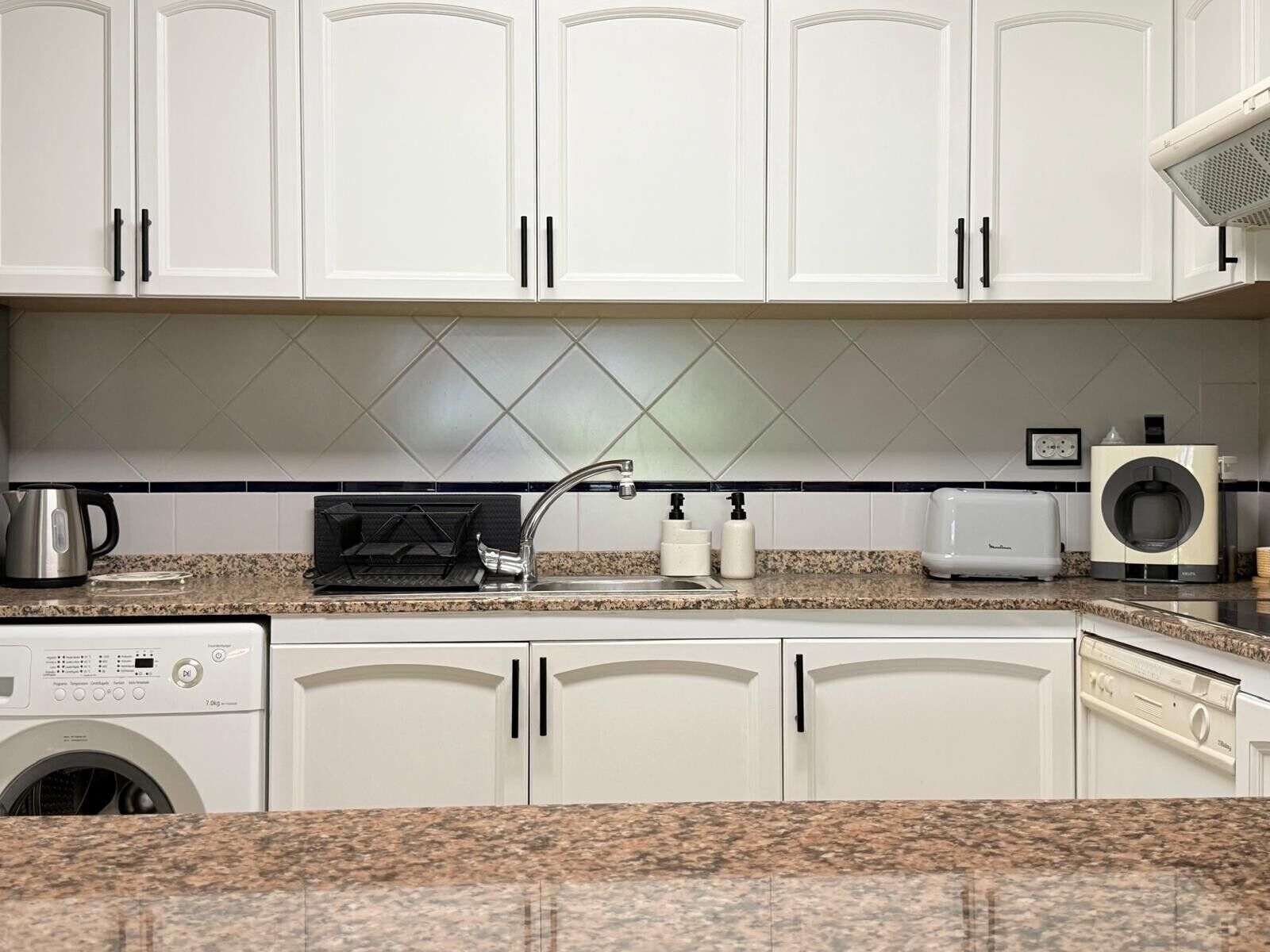Coffee/tea maker, fridge, microwave, stovetop