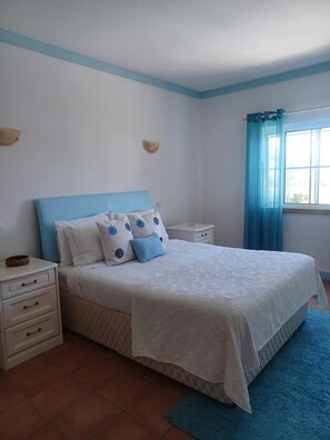 Iron/ironing board, WiFi, bed sheets - Holiday Home '7 Vales' with Sea View, Wi-Fi and Air Conditioning (Lagoa)
