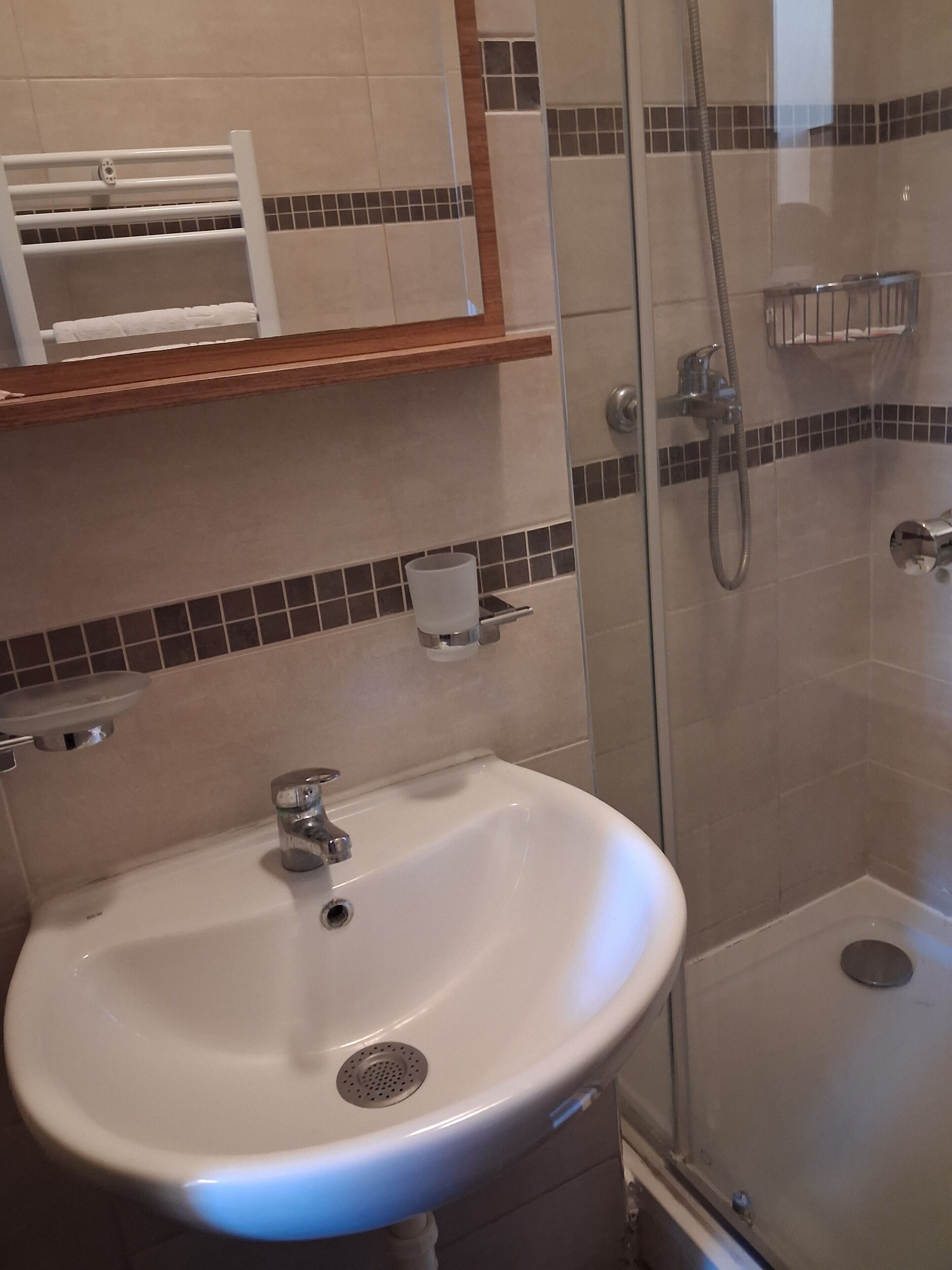 Shower, towels