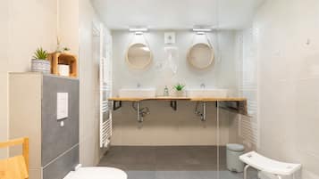 Dusche, Haartrockner, Handtücher