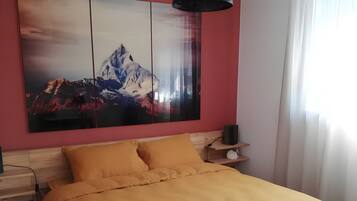 Iron/ironing board, WiFi, bed sheets