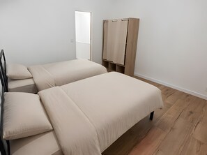 Room - Holiday Home 'St Augustin' with Private Terrace, Private Garden and Wi-Fi (Saint-Augustin)