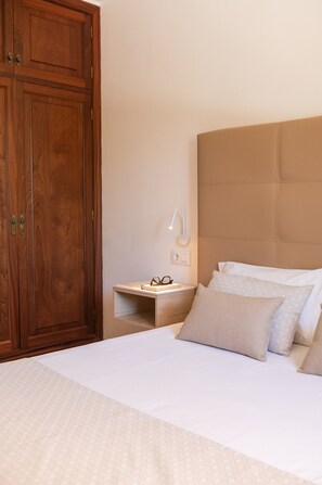 Iron/ironing board, WiFi, bed sheets - Vacation Home 'Casa Ínima' with Mountain View, Wi-Fi and Air Conditioning (Playa Blanca)