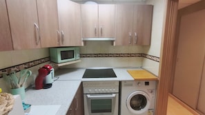 Coffee/tea maker, fridge, microwave, oven - La Colina Apartment with Sea Views, Wi-Fi, and Air Conditioning (Torremolinos)