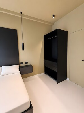 Room - Bed and Breakfast 'Vicolo Del Fortino - Camera 104' with Balcony, Wi-Fi and Air Conditioning (Catania)