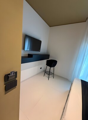 Room - Bed and Breakfast 'Vicolo Del Fortino - Camera 104' with Balcony, Wi-Fi and Air Conditioning (Catania)