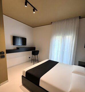 WiFi, bed sheets