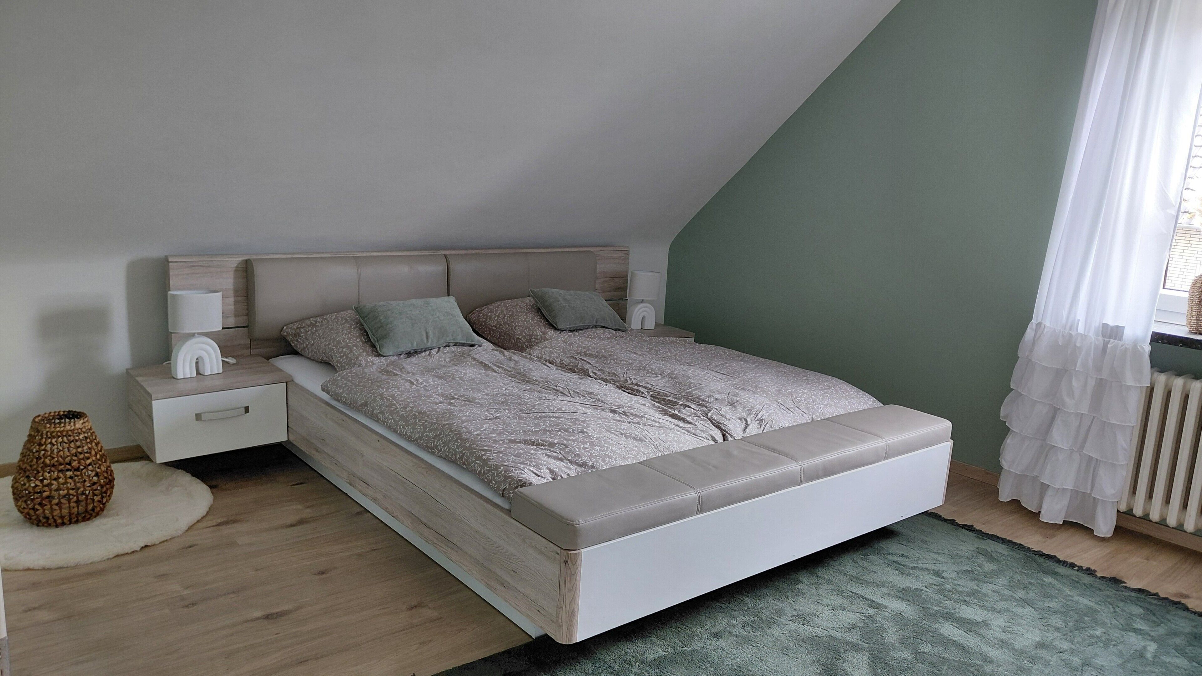 WiFi, bed sheets