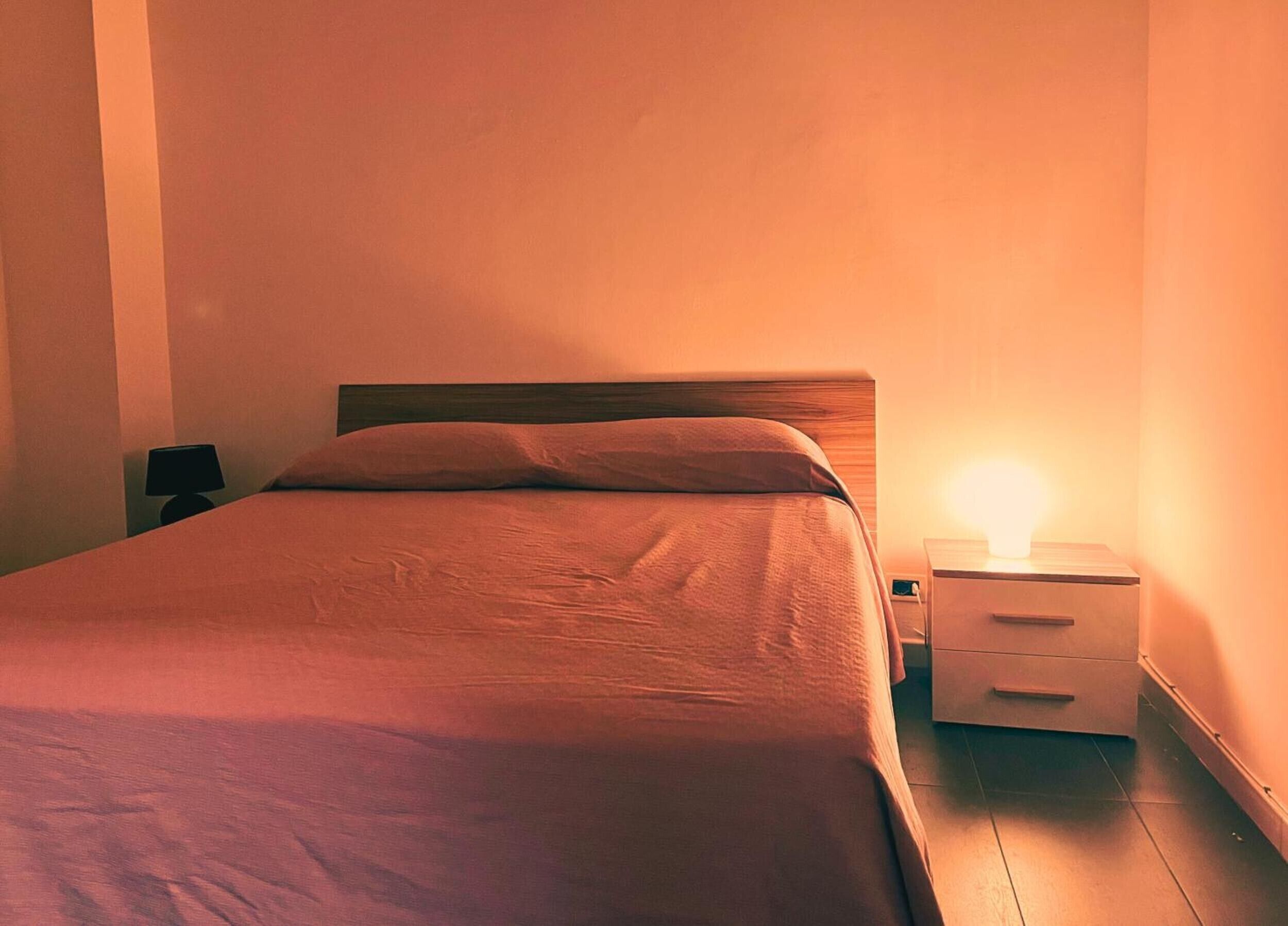 WiFi, bed sheets