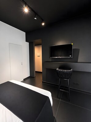 Room - Bed and Breakfast 'Vicolo Del Fortino - Suite 101' with Balcony, Wi-Fi and Air Conditioning (Catania)