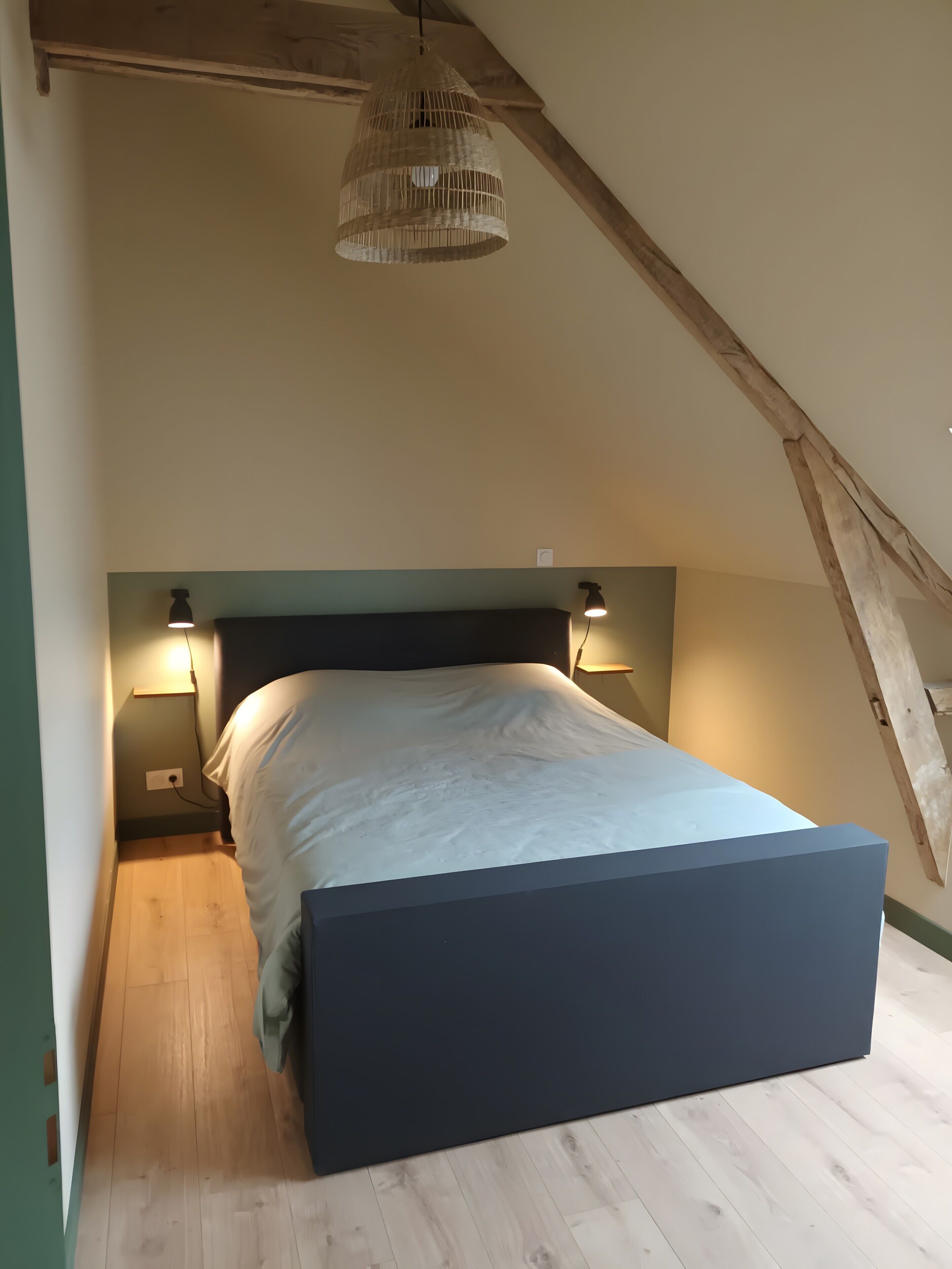 WiFi, bed sheets