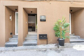 A building facade with a sign indicating a B&B, a staircase, and a potted plant. - Bed and Breakfast 'Vicolo Del Fortino - Camera 103' with Balcony, Wi-Fi and Air Conditioning (Catania)