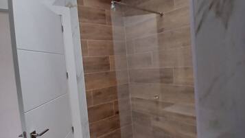Ducha y secador de pelo