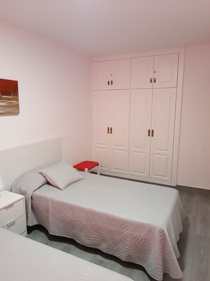 Unclassified image, 5 of 39, button - Las Vistas Beachfront Apartment with Sea View, Pool, and Wi-Fi (Arona)