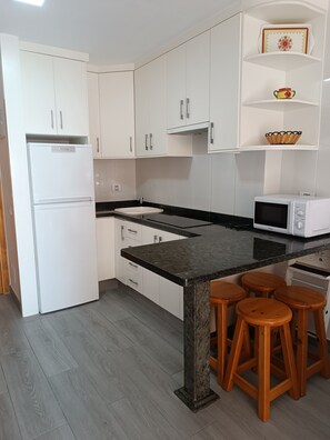 Unclassified image, 4 of 39, button - Las Vistas Beachfront Apartment with Sea View, Pool, and Wi-Fi (Arona)
