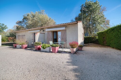 Holiday Home 'Gîte La Lavande' with Private Terrace, Wi-Fi and Air Conditioning