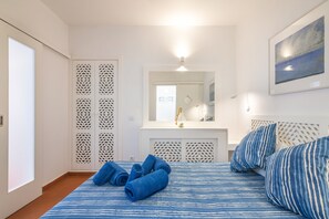 1 bedroom, WiFi, bed sheets - Holiday Home 'Apartamento Nascimento' with Shared Pool, Private Terrace and Air Conditioning (Santa Luzia)