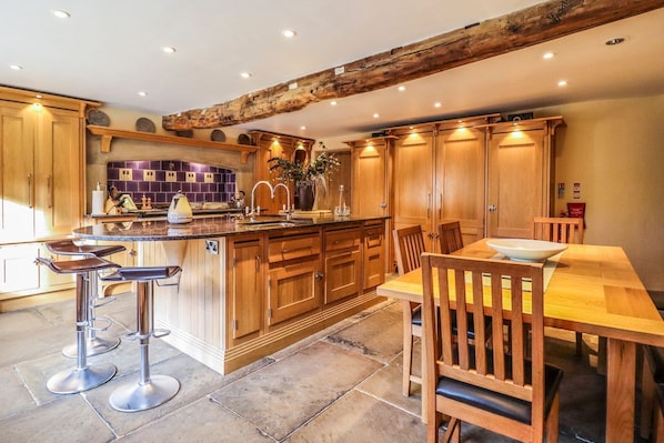 Private kitchen - Stonegate Castle - Eleven Bedroom Castle, Sleeps 26 (Hayfield)