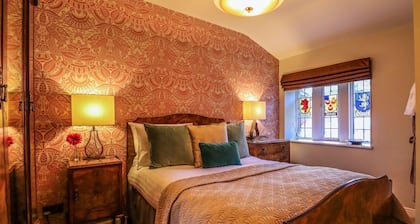 Stonegate Castle - Eleven Bedroom Castle, Sleeps 26