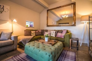 Living area - Stonegate Castle - Eleven Bedroom Castle, Sleeps 26 (Hayfield)
