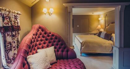 Stonegate Castle - Eleven Bedroom Castle, Sleeps 26