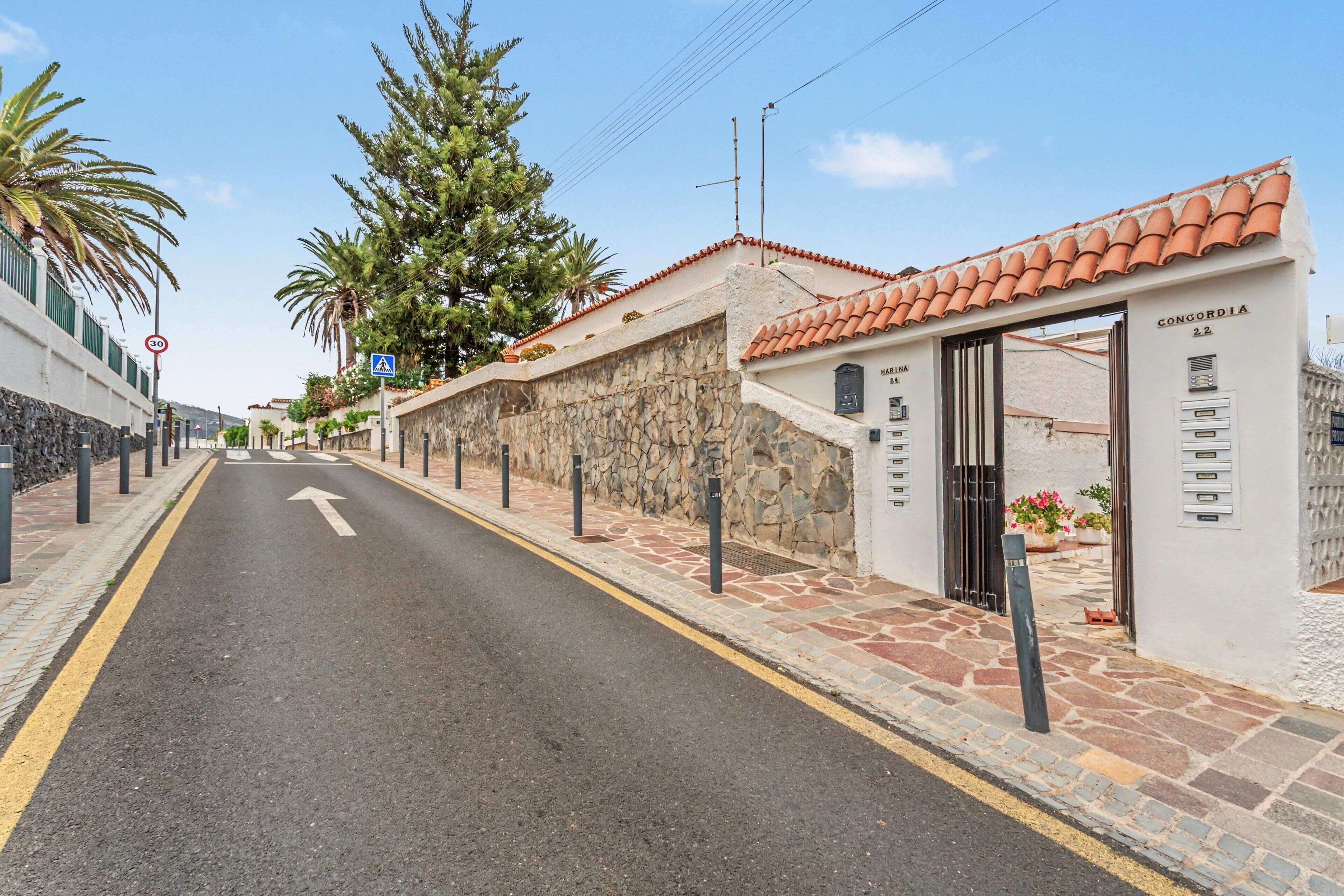 A street with a building labeled 'CONCORDIA 22' and a clear road ahead.