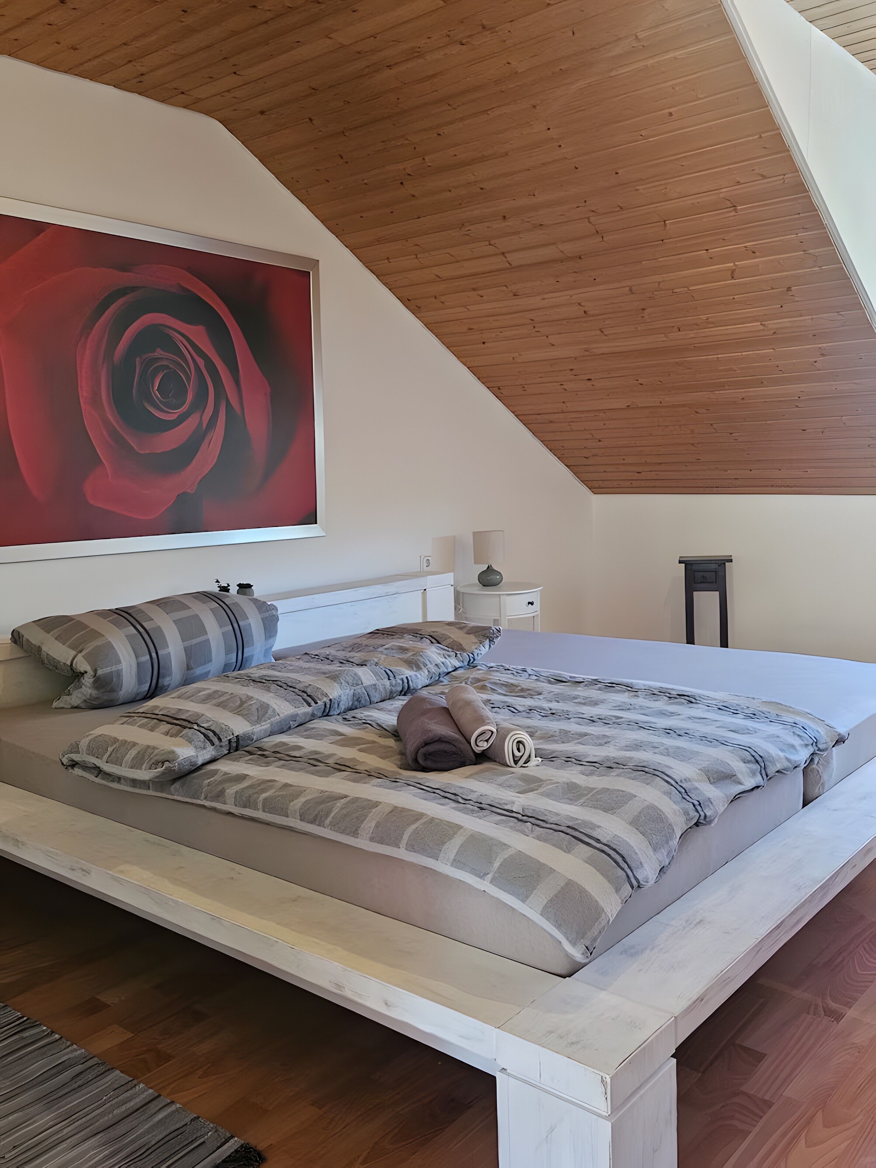 WiFi, bed sheets