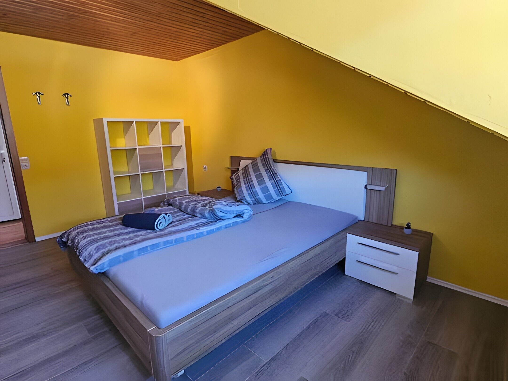 WiFi, bed sheets