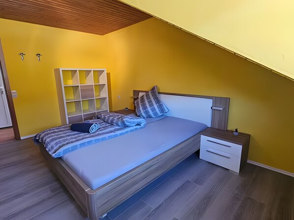WiFi, bed sheets - Apartment 'Riesling' with Shared Terrace and Wi-Fi (Burg)