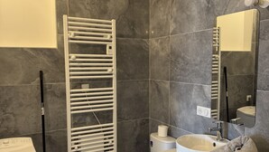 Shower, towels
