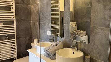 Shower, towels