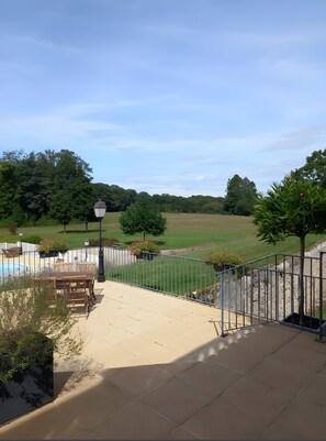 Terrace/patio - 'Château Les Forges -Tennis, Pool, Golf '  (Les Forges)