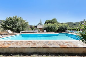 Pool - Villa 'Chez Nel -  Avec Piscine' with Mountain View, Wi-Fi and Air Conditioning (La Tour-sur-Orb)