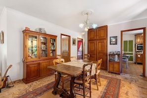 Dining - Villa 'Chez Nel -  Avec Piscine' with Mountain View, Wi-Fi and Air Conditioning (La Tour-sur-Orb)