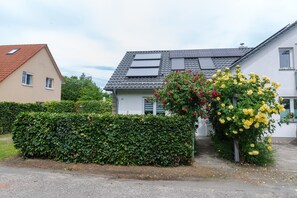 Unclassified image, 2 of 24, button - Holiday Apartment Stralsund with Private Terrace, Garden & Wi-Fi (Stralsund)