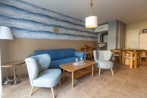 Unclassified image, 4 of 24, button - Holiday Apartment Stralsund with Private Terrace, Garden & Wi-Fi (Stralsund)