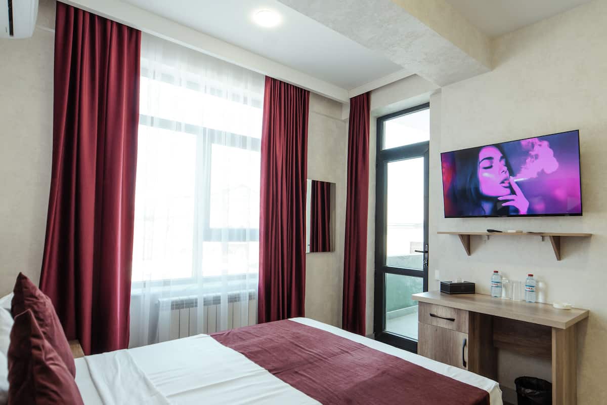 Comfort Double Room, City View | Iron/ironing board, free WiFi