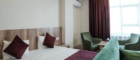 Iron/ironing board, WiFi (free)